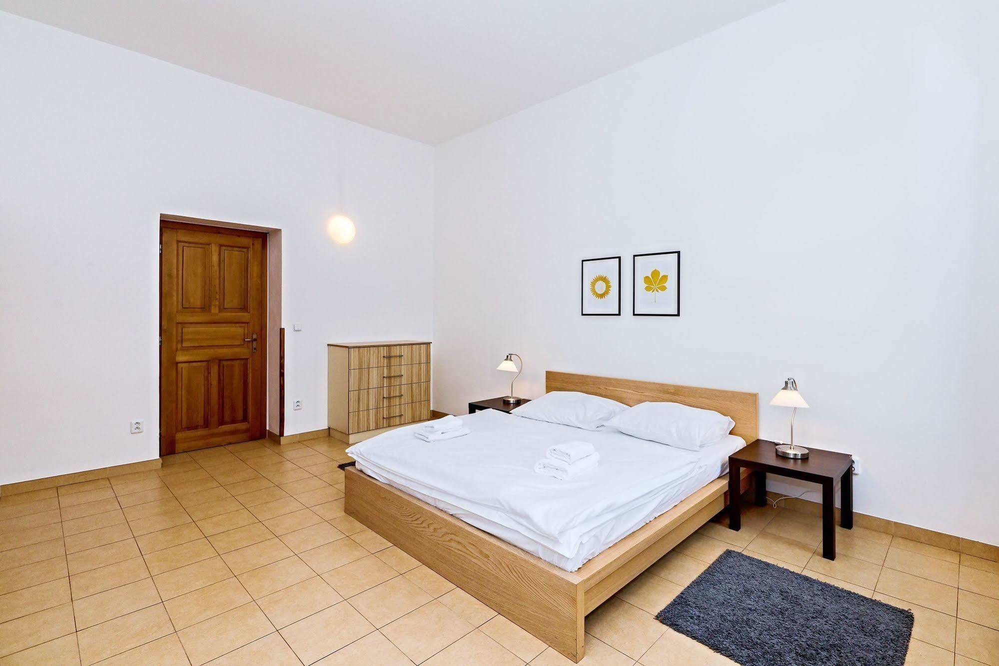 Ginosi Elema Apartel Praga Esterno foto