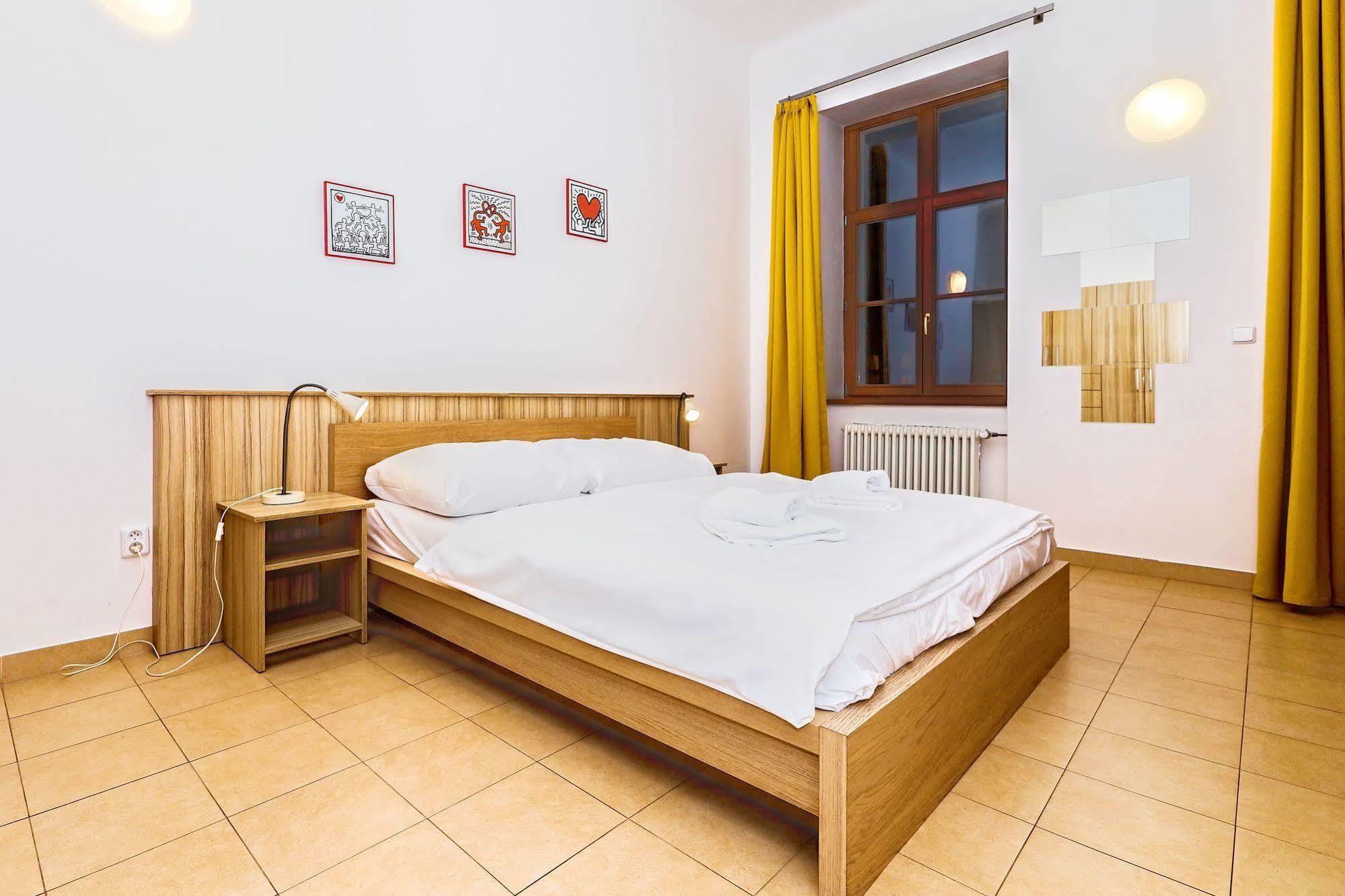 Ginosi Elema Apartel Praga Esterno foto