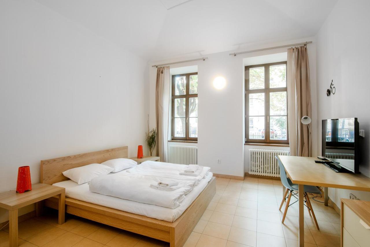 Ginosi Elema Apartel Praga Esterno foto