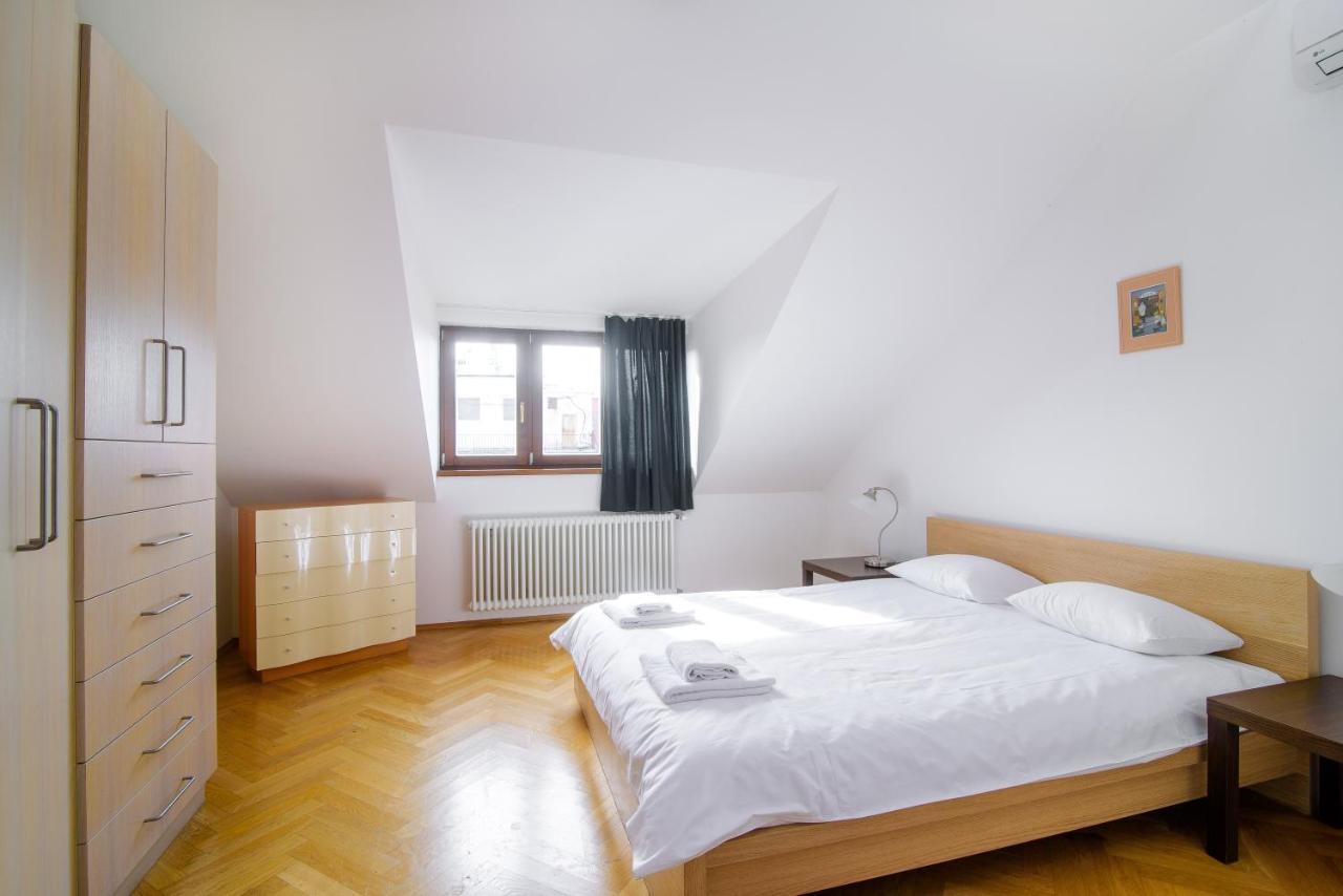 Ginosi Elema Apartel Praga Esterno foto