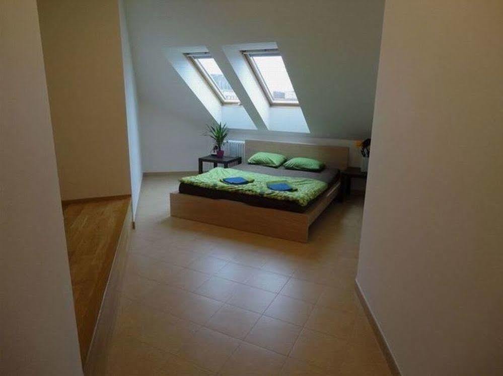 Ginosi Elema Apartel Praga Esterno foto